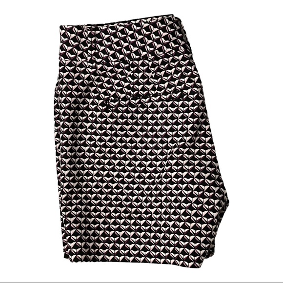 White House Black Market Size 2 Short Black and Pink Geometric Pattern Shorts - Picture 2 of 7